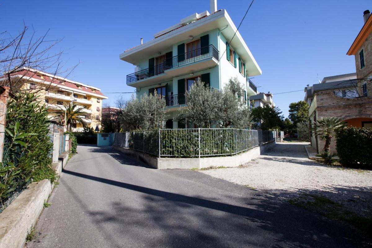 Guest House Il Faro San Benedetto del Tronto Exterior photo