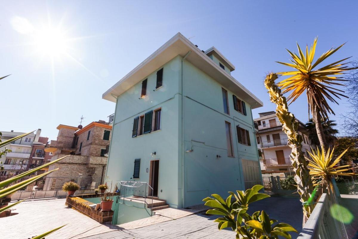 Guest House Il Faro San Benedetto del Tronto Exterior photo